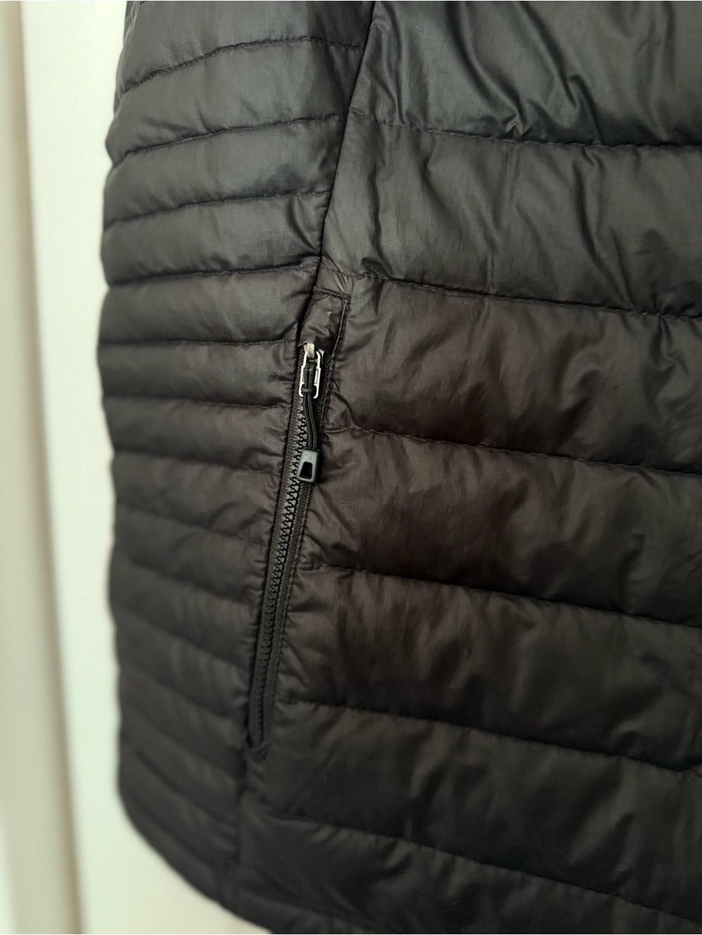 Patagonia “Worn Wear” Black Quilt Puffer Down Vest - Picture 4 of 7